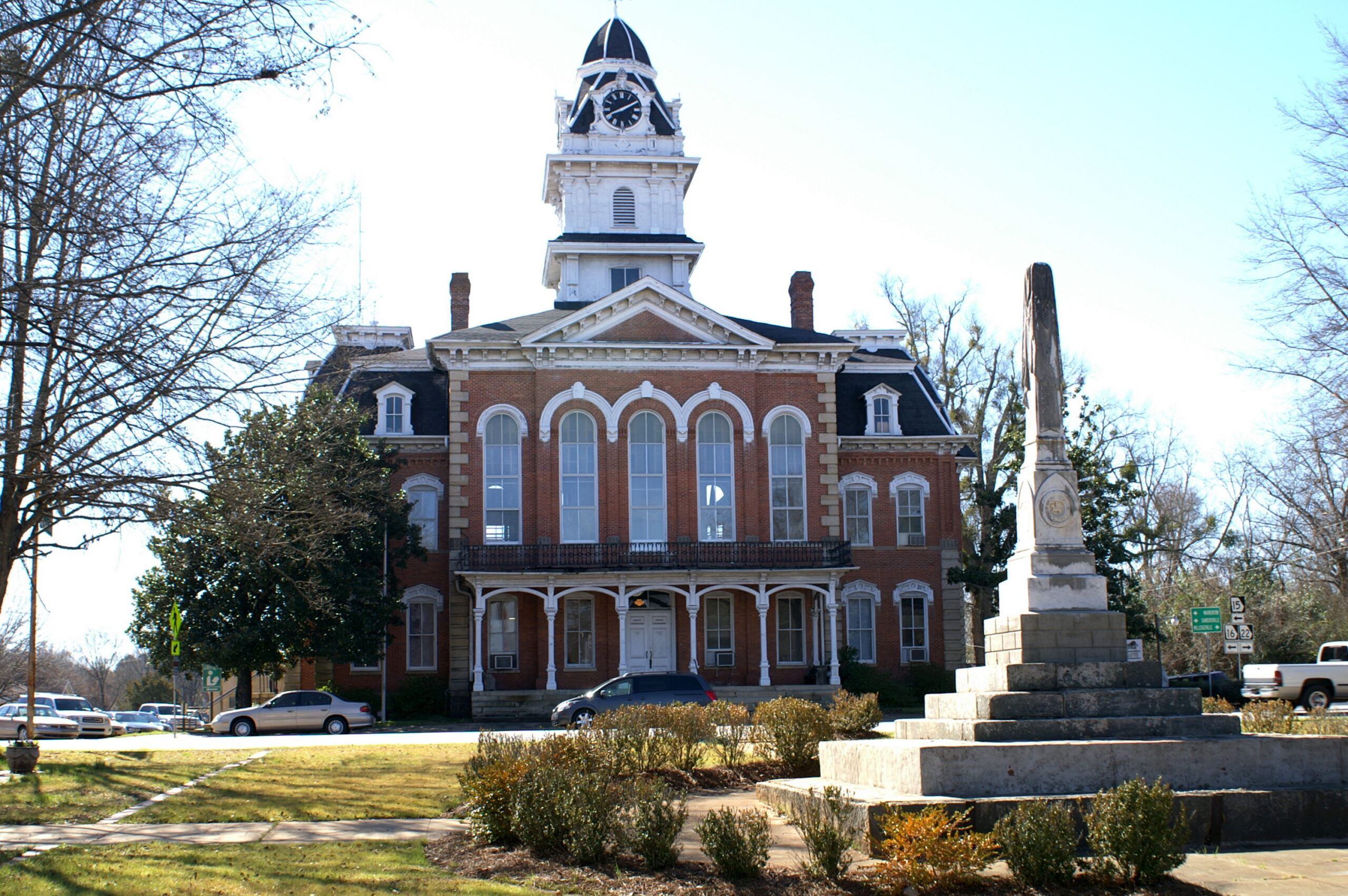 Hancock County Courthouse exterior, Sparta